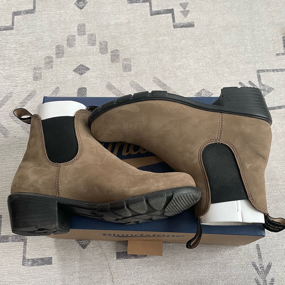 Blundstone heeled chelsea